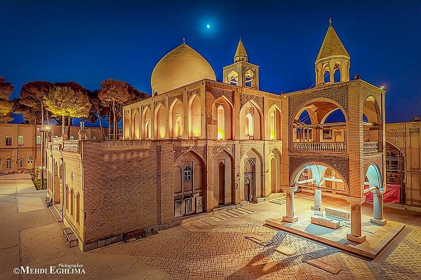 Visiting Mosques, Caravanserais and Deserts of Iran in 12 days